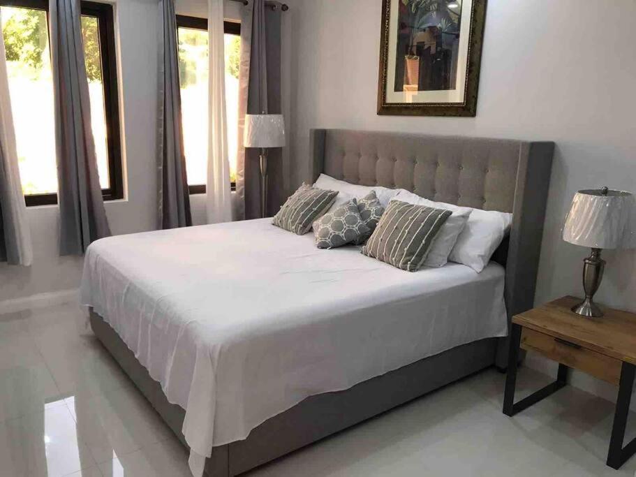 Sun Shine Luxury Villas 2 Bedroom Pool & Gym Ocho Rios St Ann المظهر الخارجي الصورة