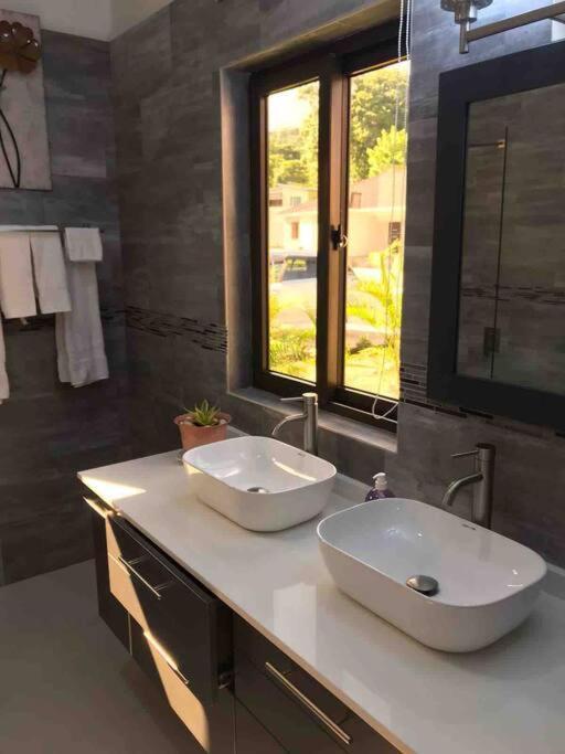 Sun Shine Luxury Villas 2 Bedroom Pool & Gym Ocho Rios St Ann المظهر الخارجي الصورة