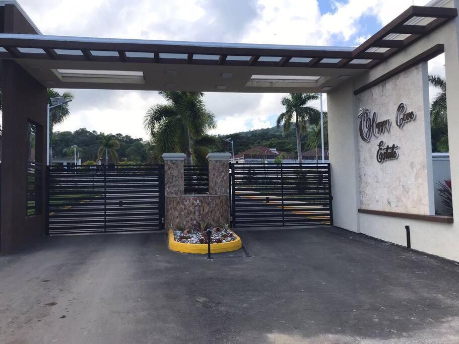Sun Shine Luxury Villas 2 Bedroom Pool & Gym Ocho Rios St Ann المظهر الخارجي الصورة