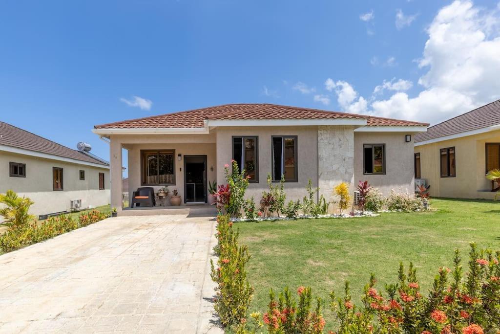 Sun Shine Luxury Villas 2 Bedroom Pool & Gym Ocho Rios St Ann المظهر الخارجي الصورة